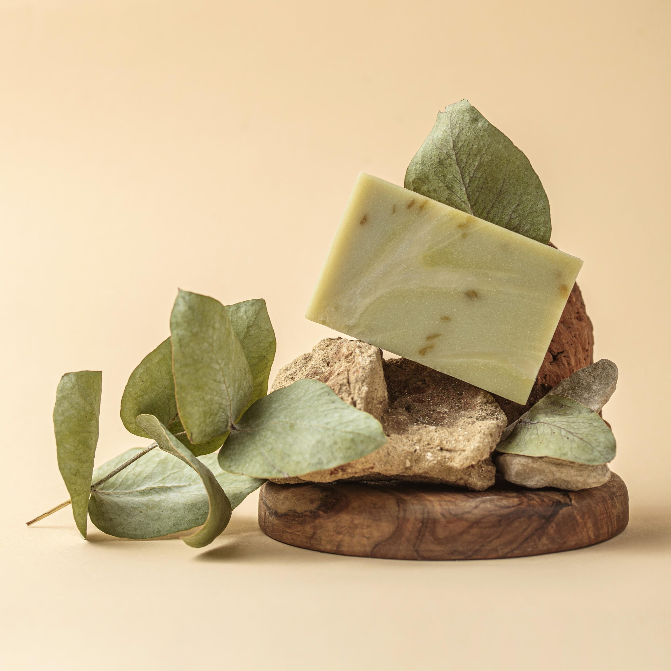 front-view-soap-made-from-green-plant Σαπούνι με Άργιλο Πράσινο και Λάσπη Νεκράς Θάλασσας - Image 1